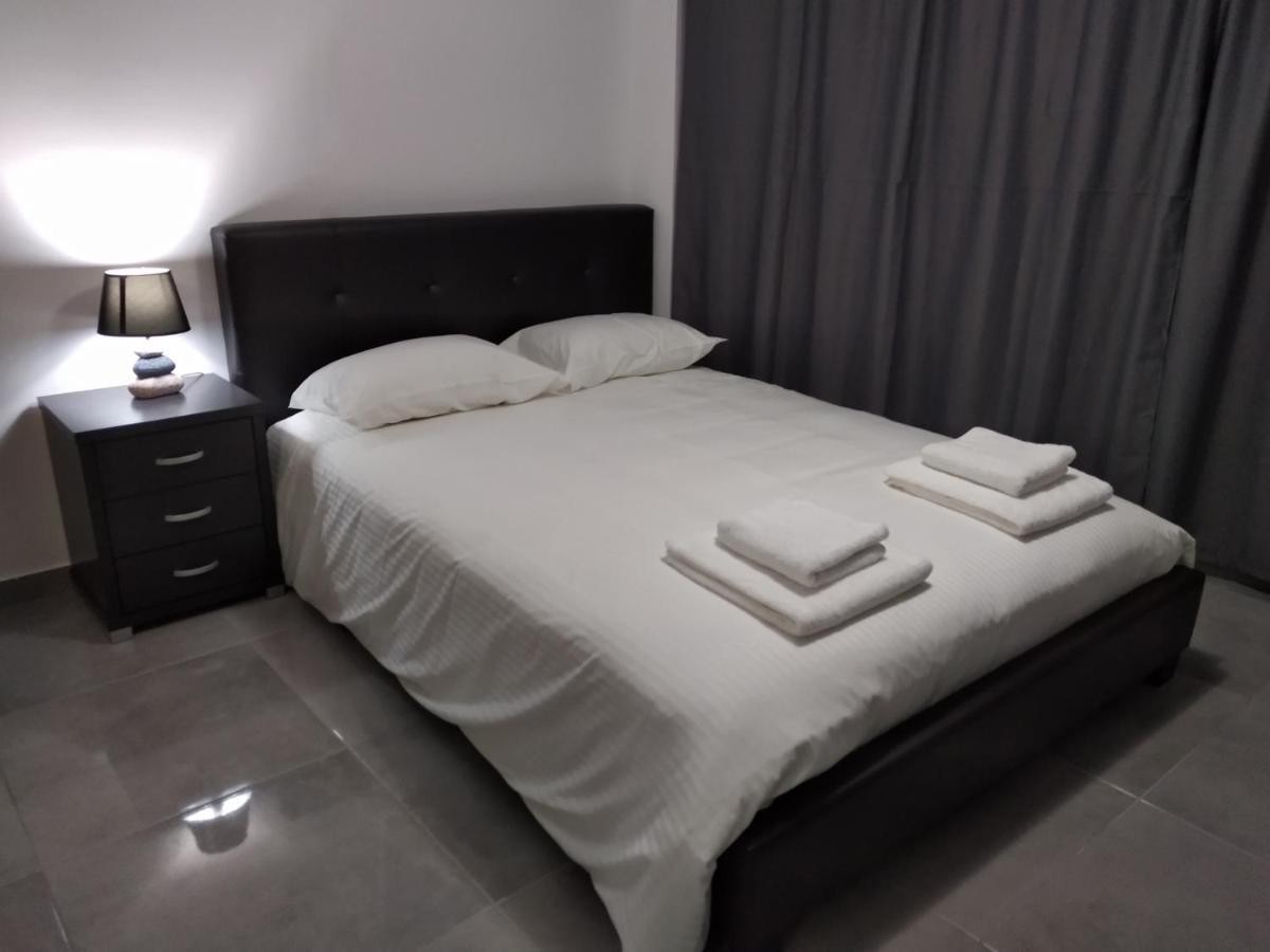 Cozy Place In The Heart Of Harbor Apartamento Paphos Exterior foto